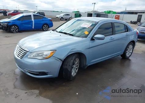 2013 Chrysler 200 Touring z USA, uszkodzony, nr VIN 1C3CCBBB0DN545305